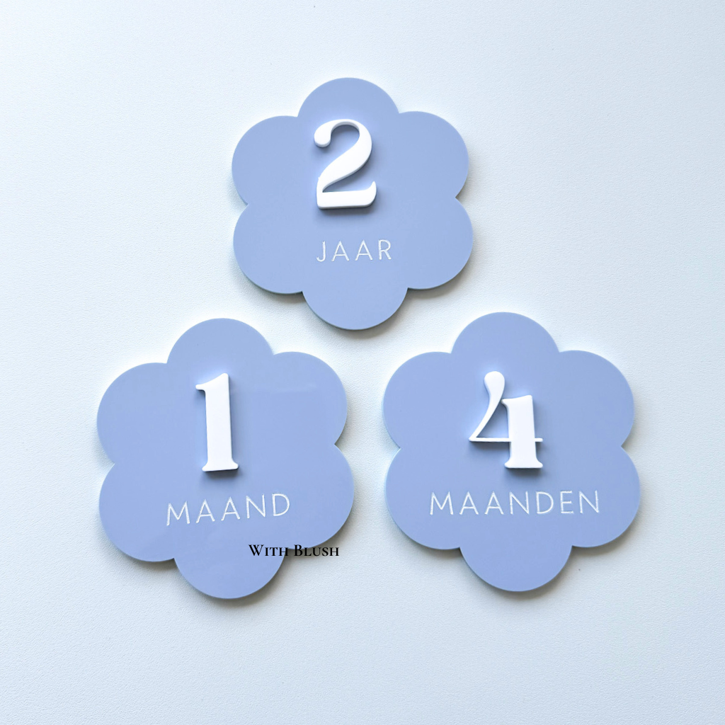 baby mijlpaalkaarten in madelief vorm