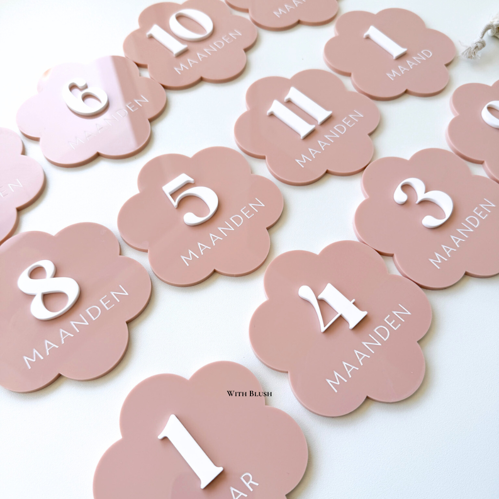 baby mijlpaalkaarten set in madeliefjes vorm van gekleurd acryl