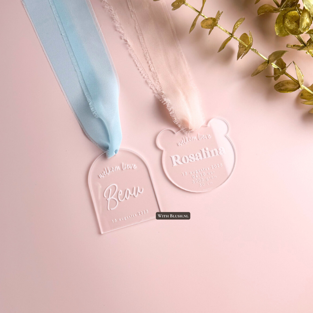 geboorte kerstbal van plexiglas van met naam en geboortegegevens