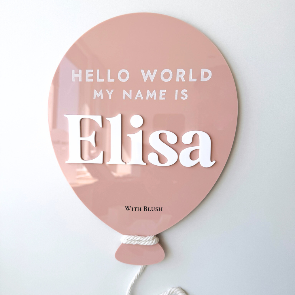 ballon naambord van roze gekleurd plexiglas