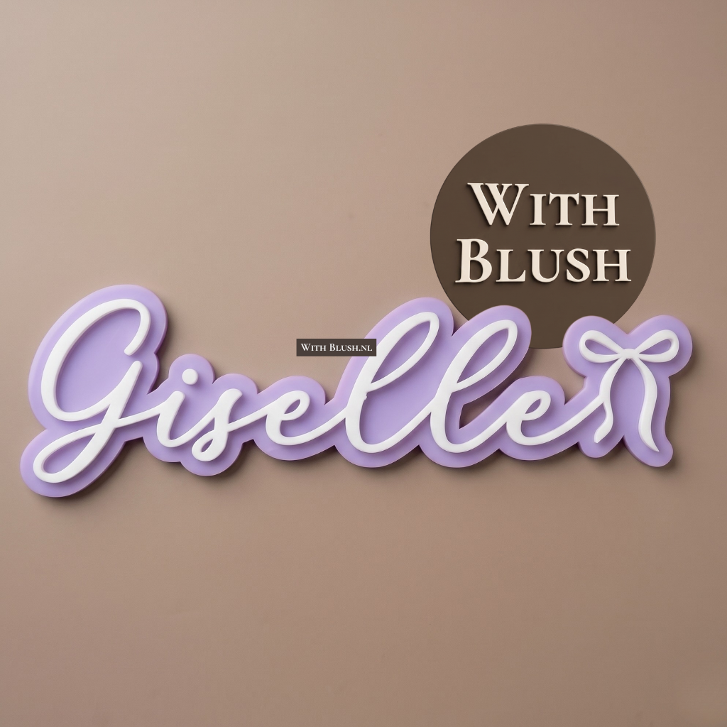 Gepersonaliseerd 3D naambord van de naam Giselle. Het dubbellaagse wandbord heeft een lila achtergrond met daarop wit letters en een elegant strikje aan het uiteinde, ideaal als decoratie voor de babykamer.