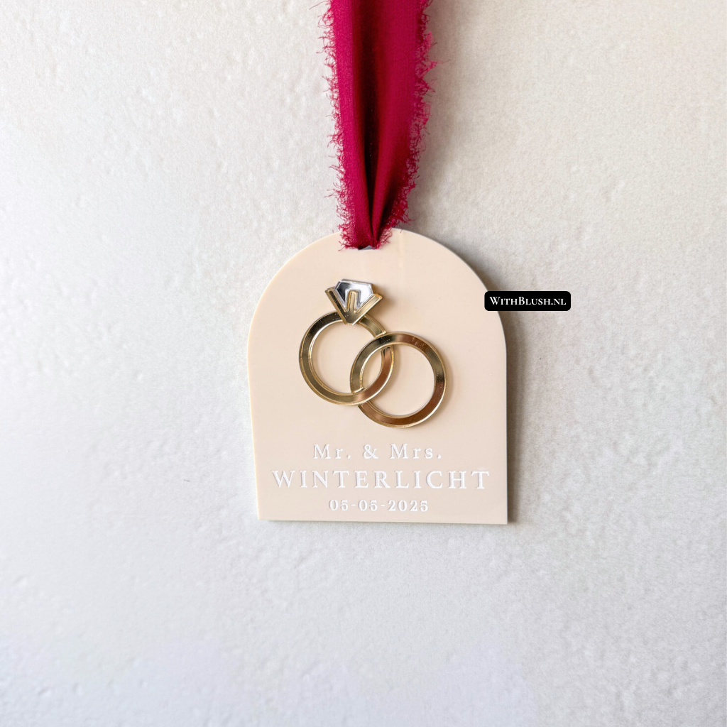 Gepersonaliseerde kerstbal van plexiglas met spiegelringen en gegraveerde naam en datum