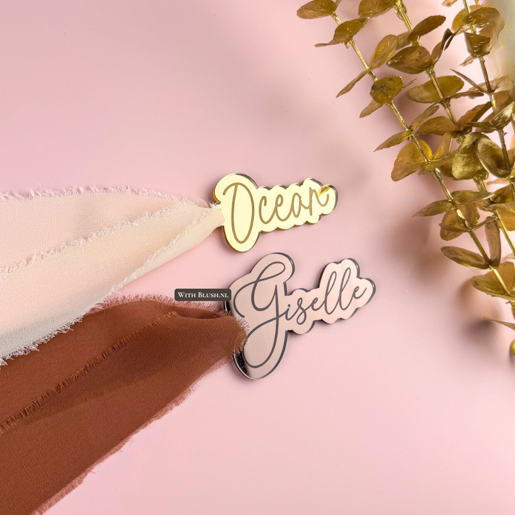 Kersthanger met gegraveerde naam in silhouet van bronzen en goud spiegel plexiglas