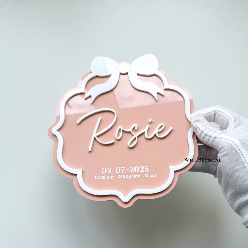 vintage geboortebord met strik gepersonaliseerd met naam en geboortedetails