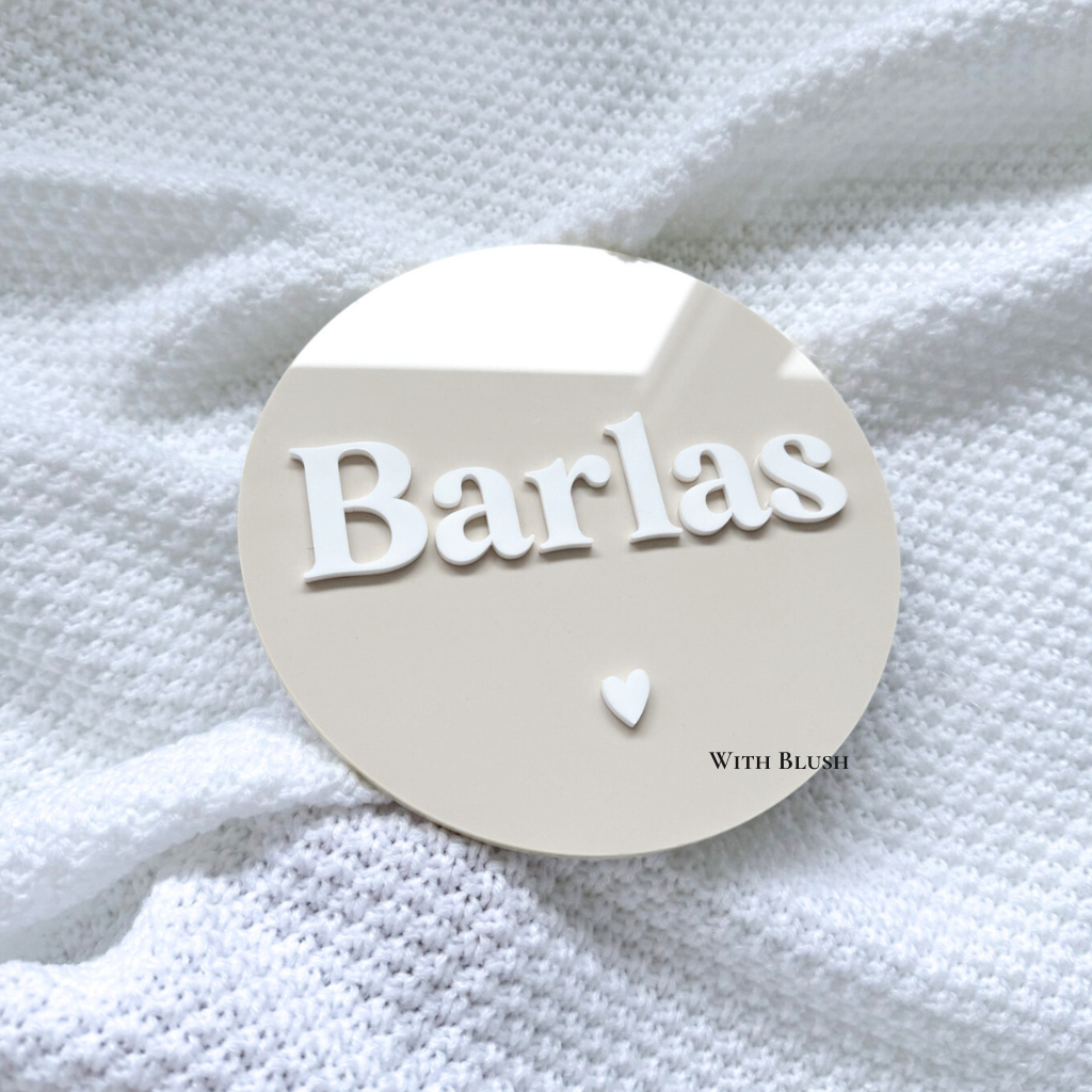 gepersonaliseerde ronde naambord van beige plexiglas