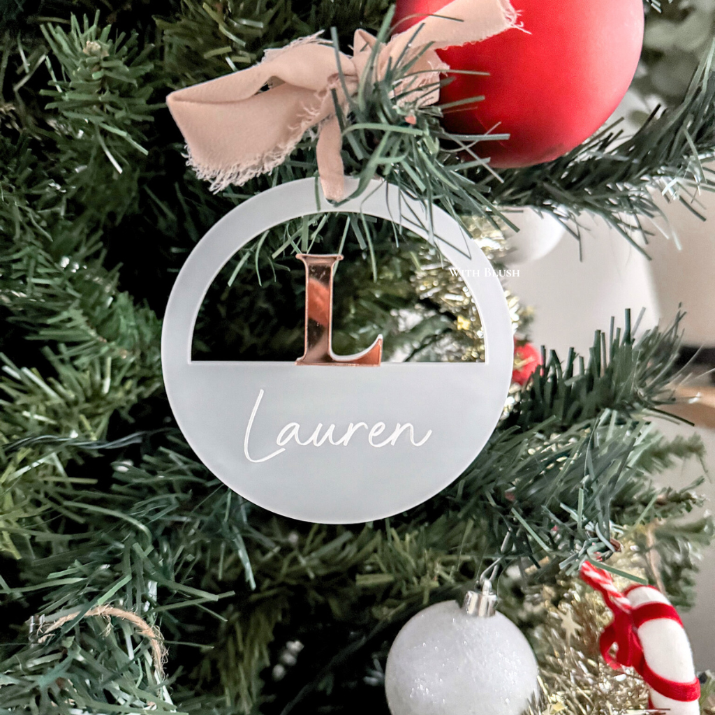 gepersonaliseerde kerstbal met naam en initiaal