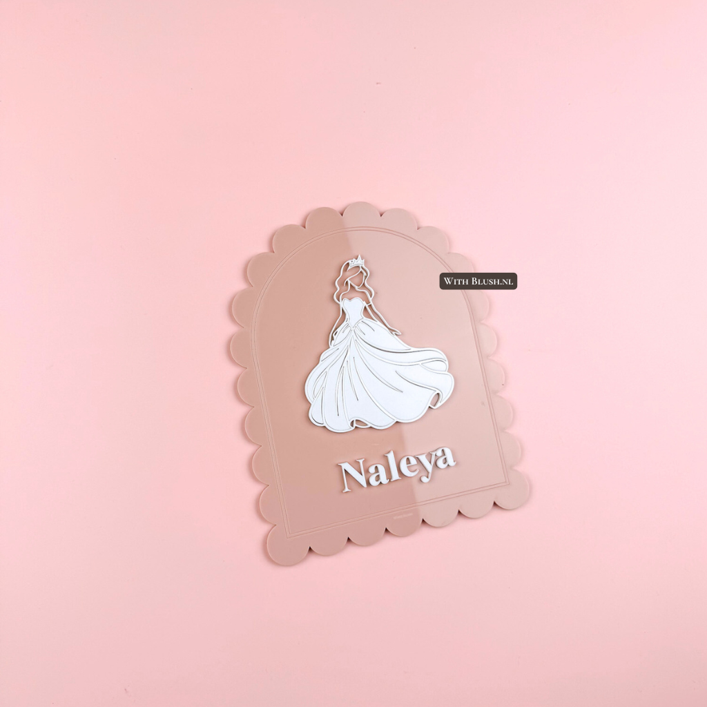 Naambord babykamer met prinses illustratie en naam – gepersonaliseerd plexiglas naambord