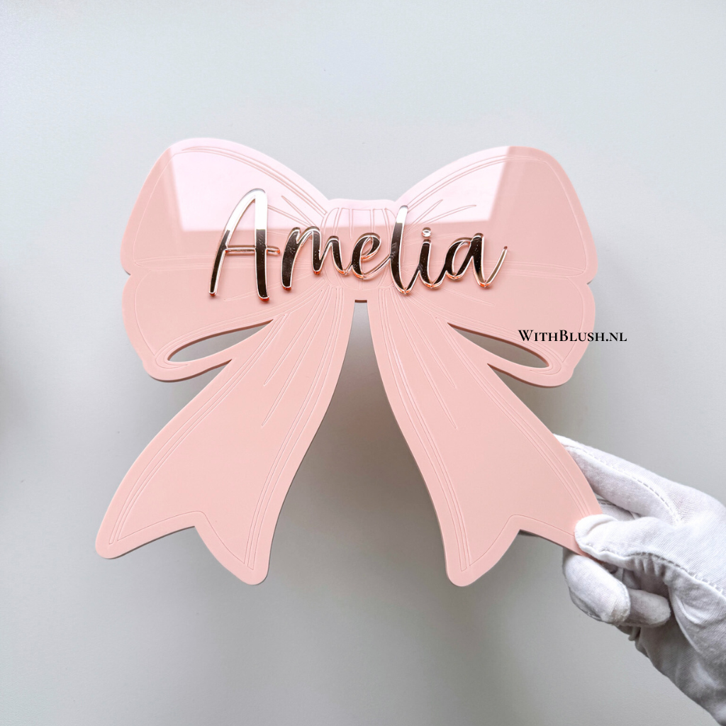 strik bordje met naam van gekleurd plexiglas