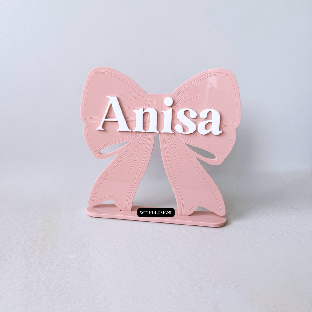 gepersonaliseerde strik van plexiglas met naam