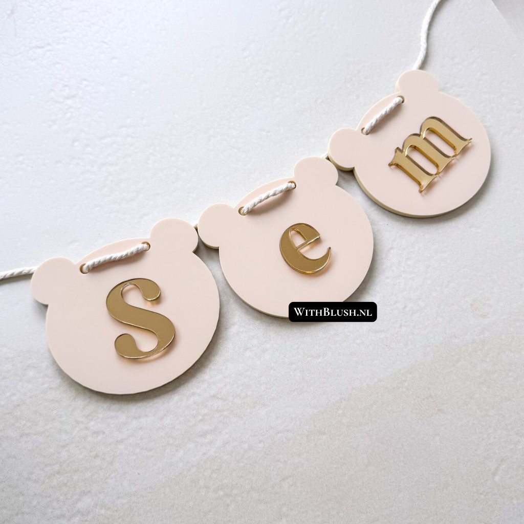 Gepersonaliseerde plexiglas naamslinger met teddybeertjes in verschillende kleuren