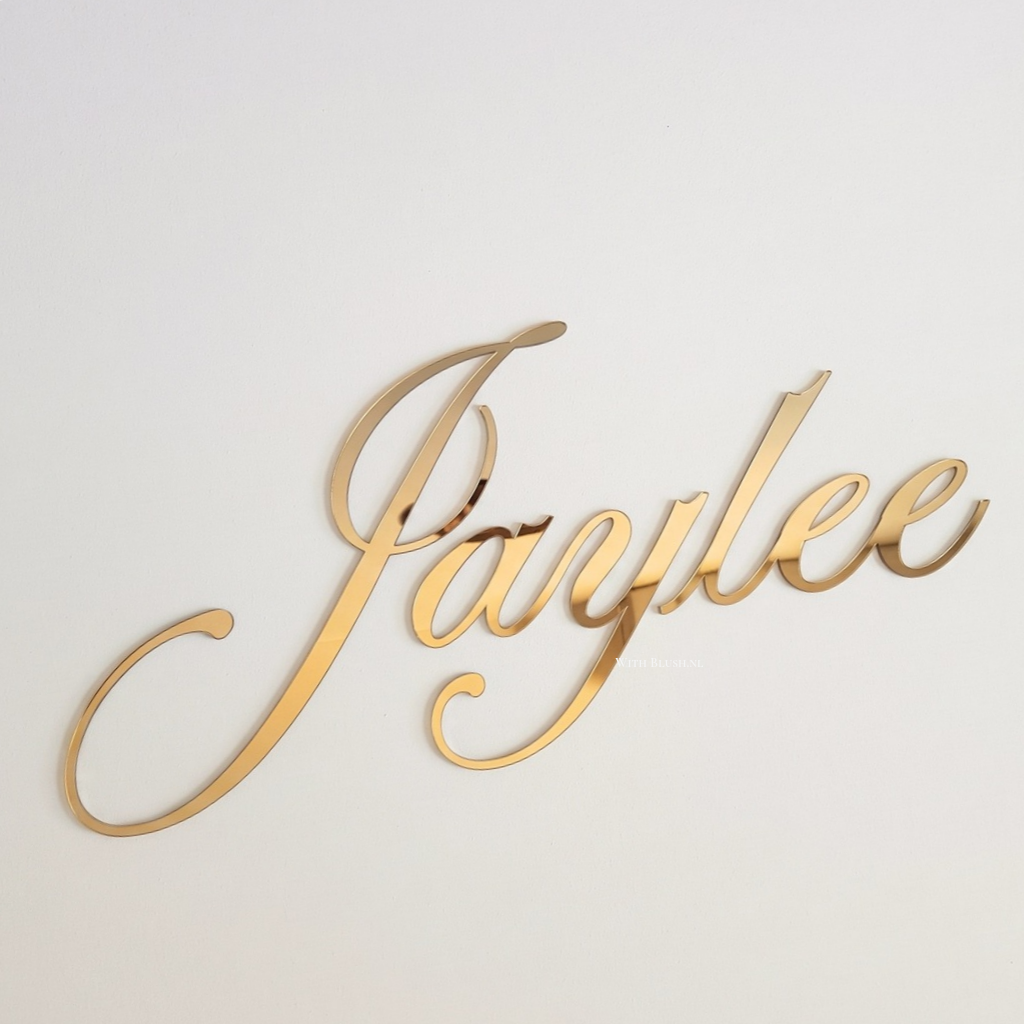 Gepersonaliseerde naam Jaylee van spiegel goud plexiglas voor aan de muur in de kinderkamer