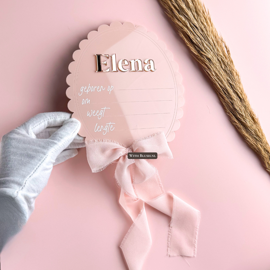 Geboorte invulbord van plexiglas in Mauve Glossy met gegraveerde naam in rose gold mirror.