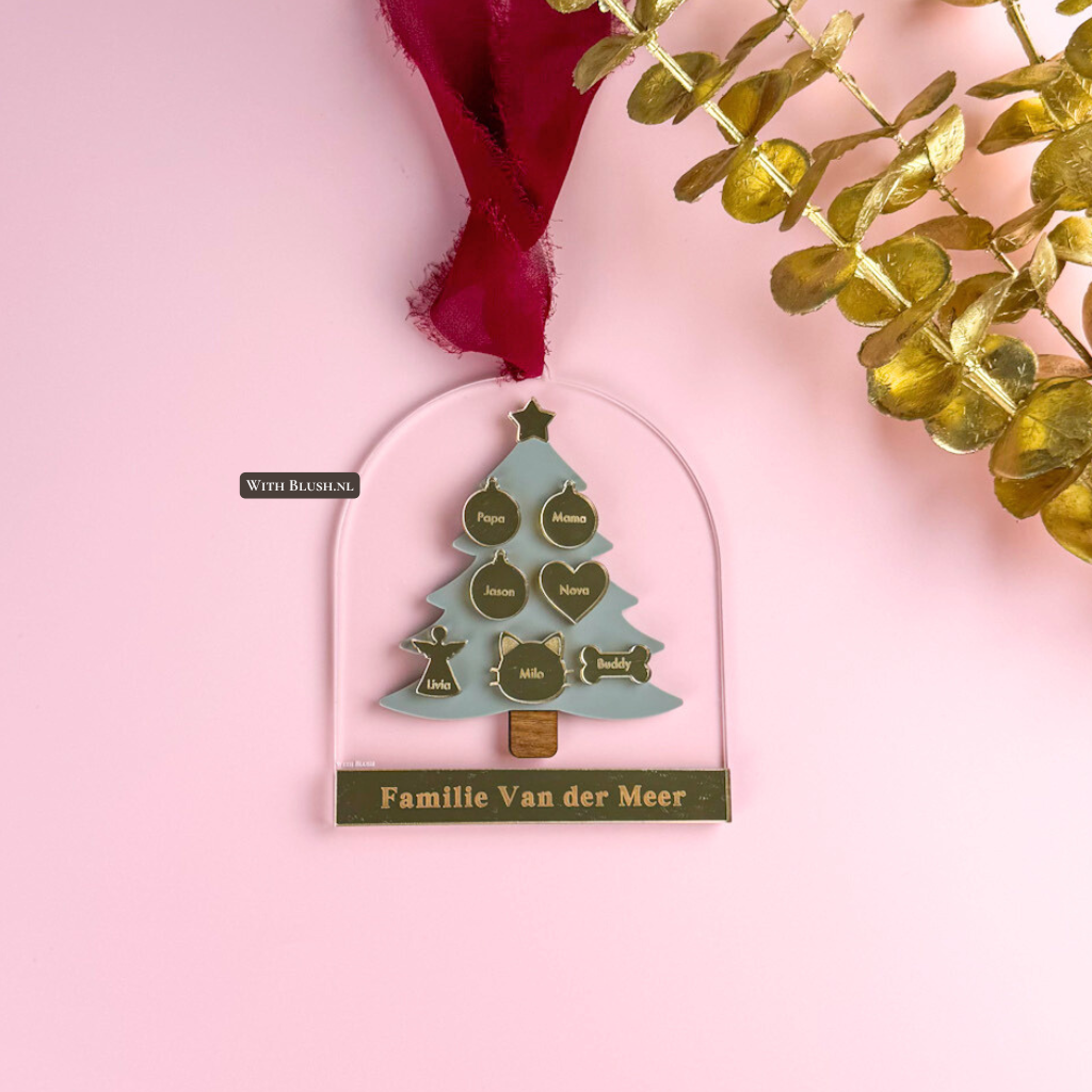 Kerstboom ornament met groene plexiglas boom en gegraveerde namen