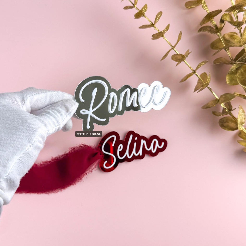 Gepersonaliseerde kersthanger met naam in silhouet van spiegel plexiglas – 2 laags ontwerp
