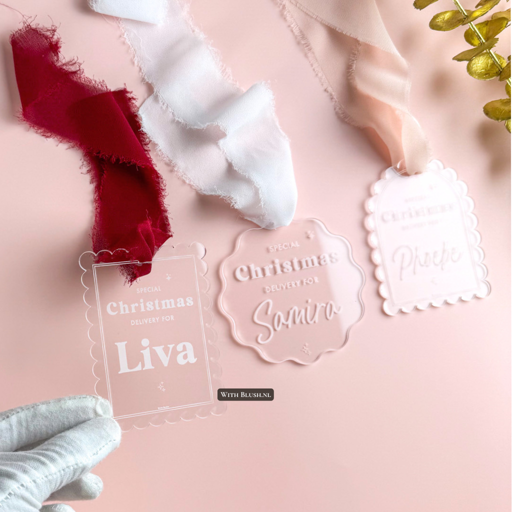 Kerstzak-label van plexiglas met gegraveerde naam en tekst Speciale kerst bezorging voor cadeauzak van de kerstman