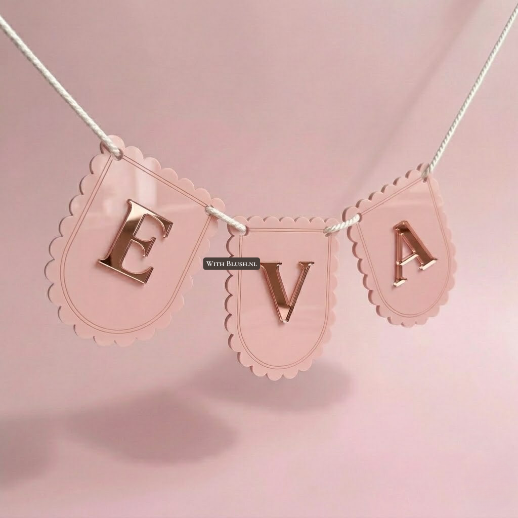 Gepersonaliseerde naamslinger in oudroze acryl met rosegoud letters in moderne geschulpte boogvorm.