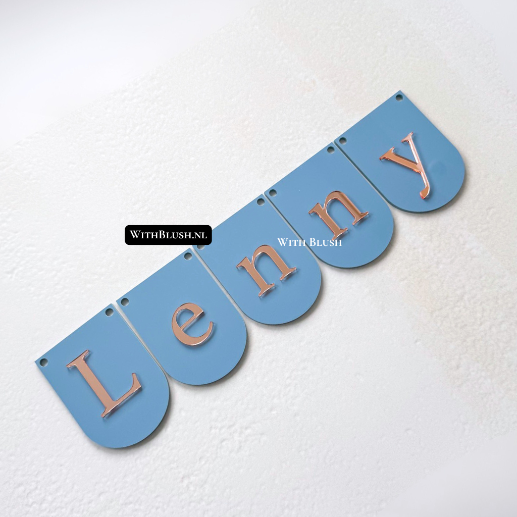 gepersonaliseerde naamslinger van plexiglas met naam - vlaggen met naam