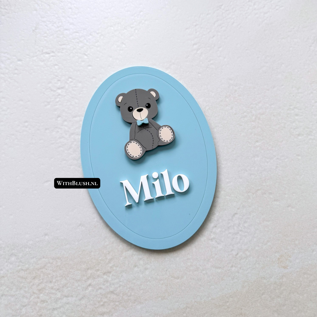Gepersonaliseerd baby naambord met naam en teddybeer
