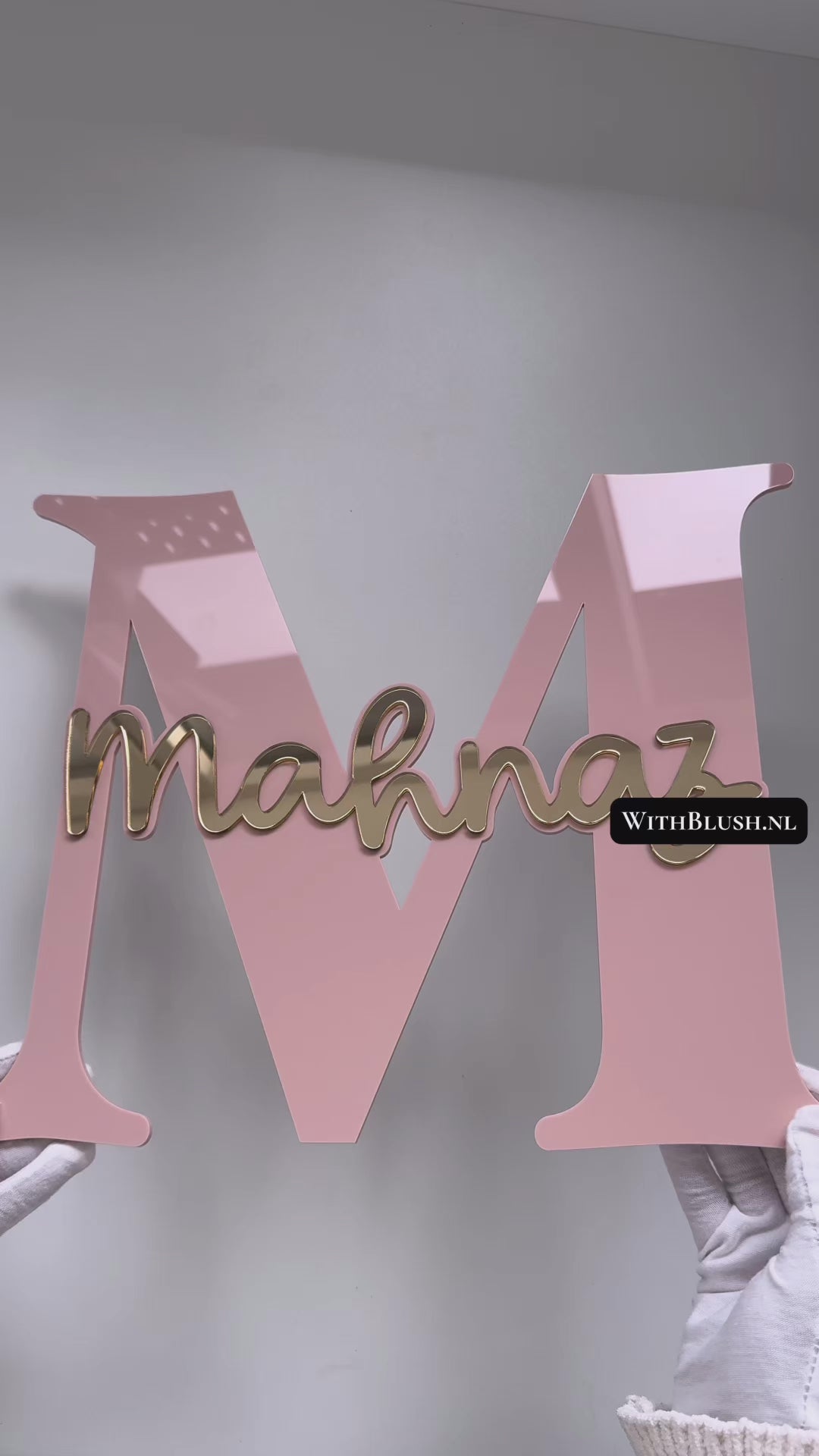 gepersonaliseerd naambord letter initiaal met naam van plexiglas